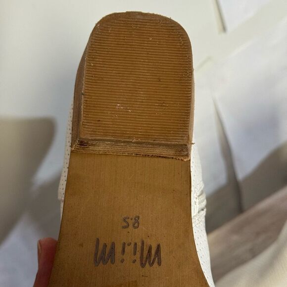 White Minimalist Ankle Boots with Rounded toe by miim great condition size 8.5 - Picture 7 of 7